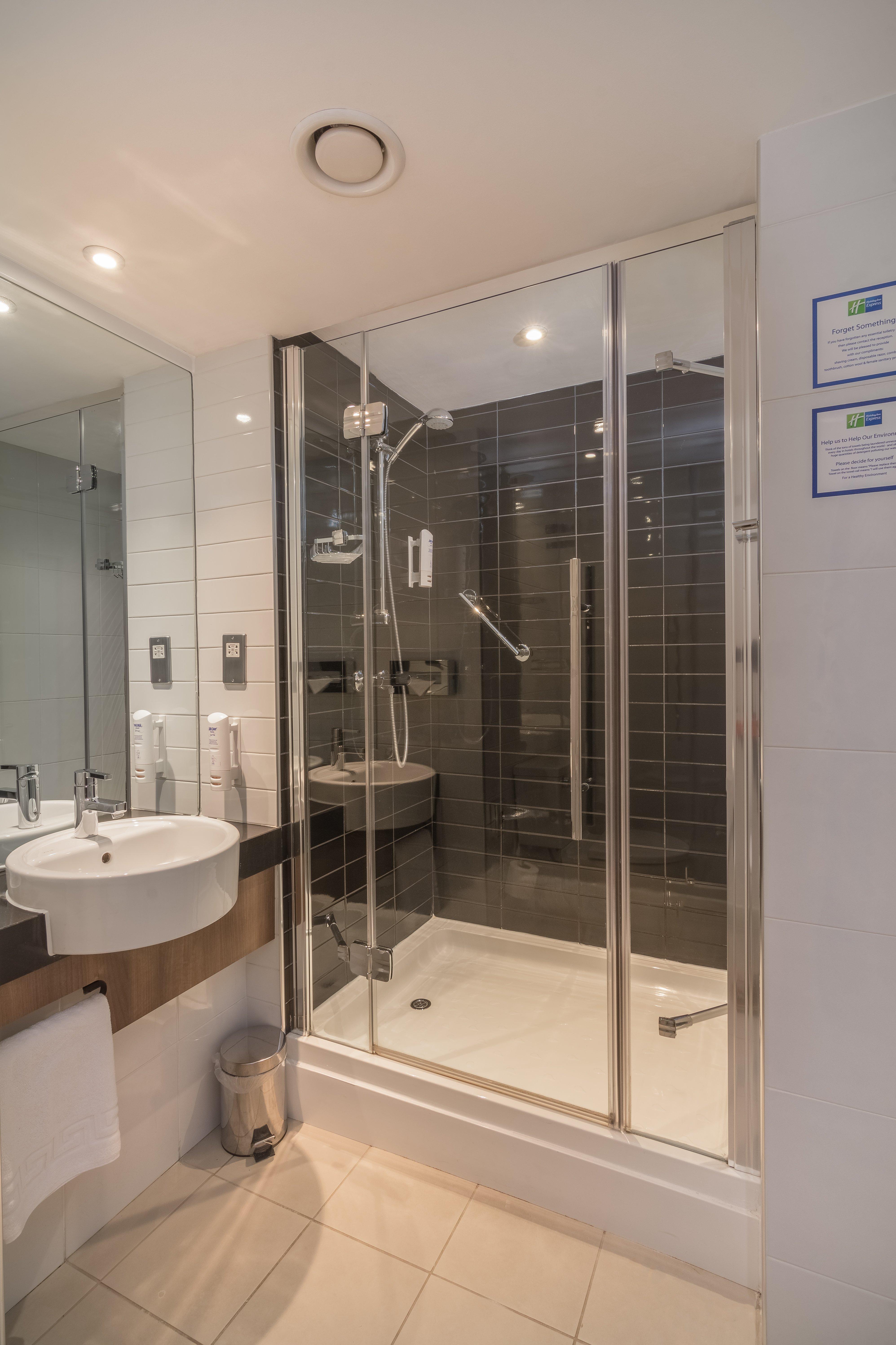 Holiday Inn Express Preston South By Ihg Exterior photo