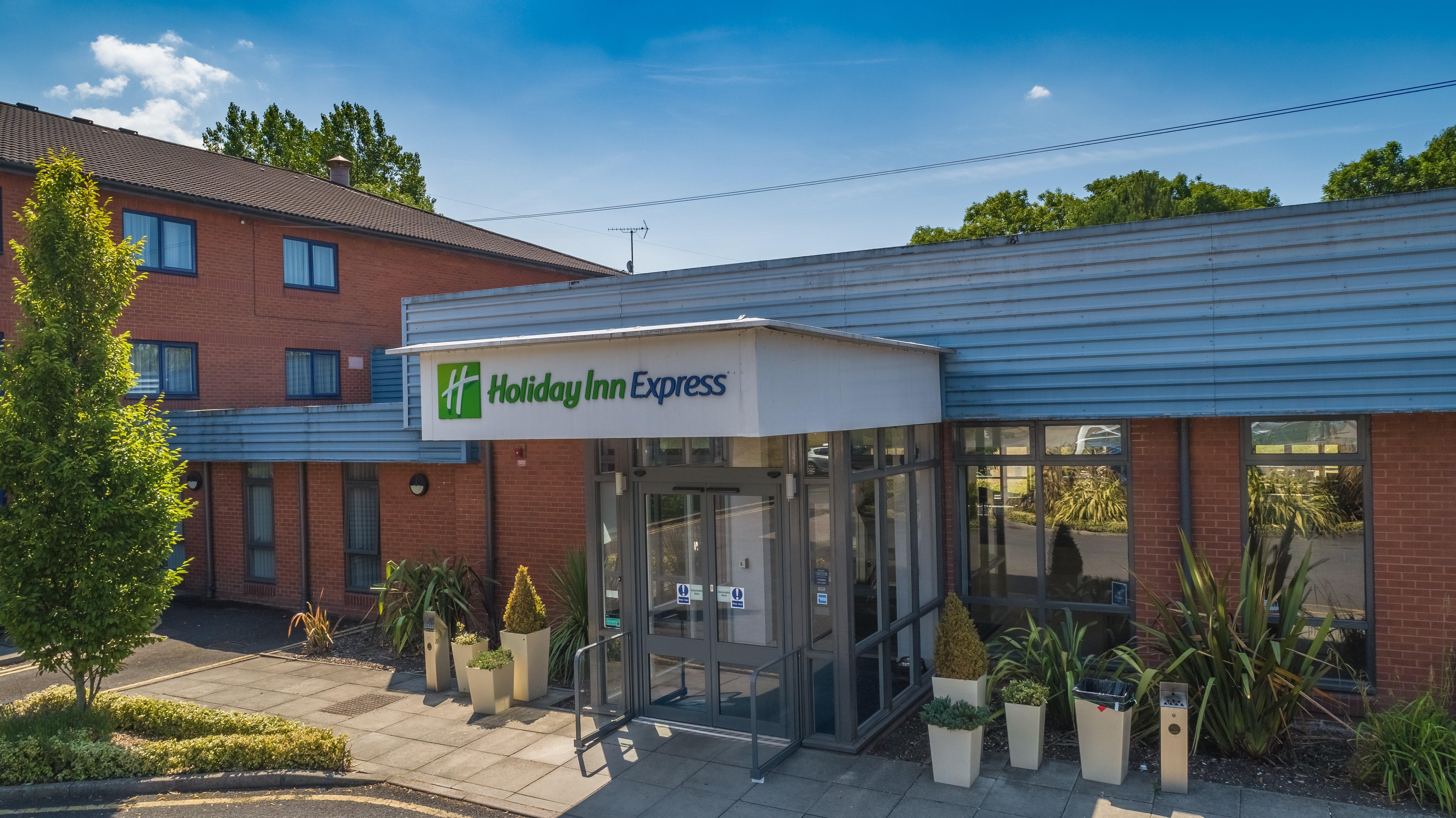 Holiday Inn Express Preston South By Ihg Exterior photo