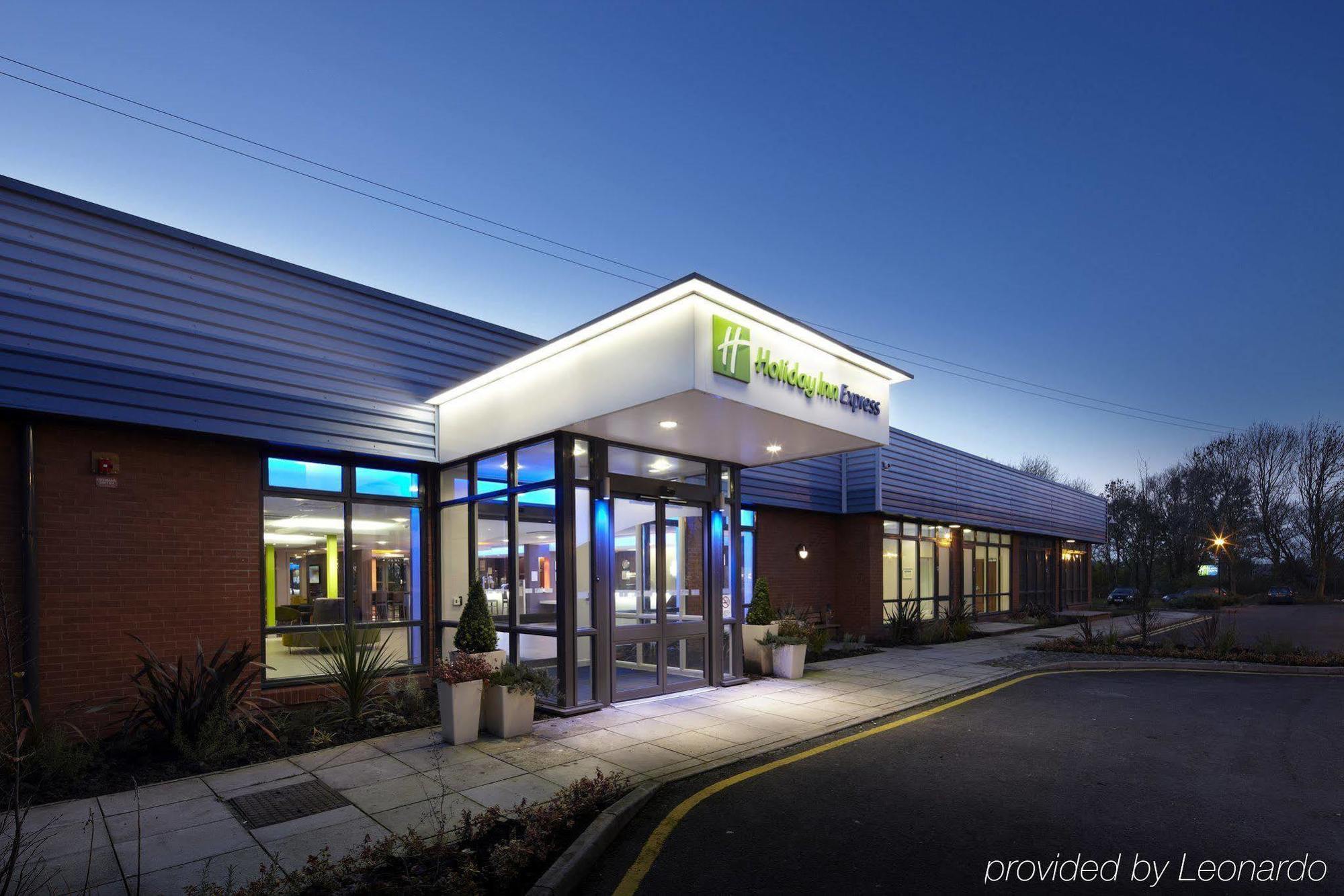 Holiday Inn Express Preston South By Ihg Exterior photo